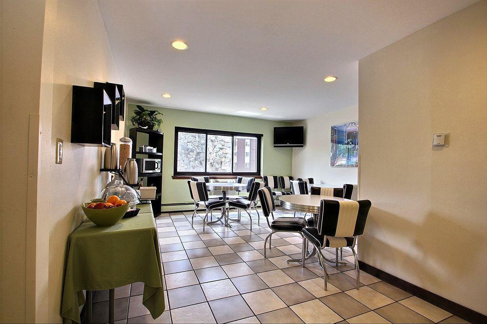 Best Western Plus Milwaukee West Restoran fotoğraf